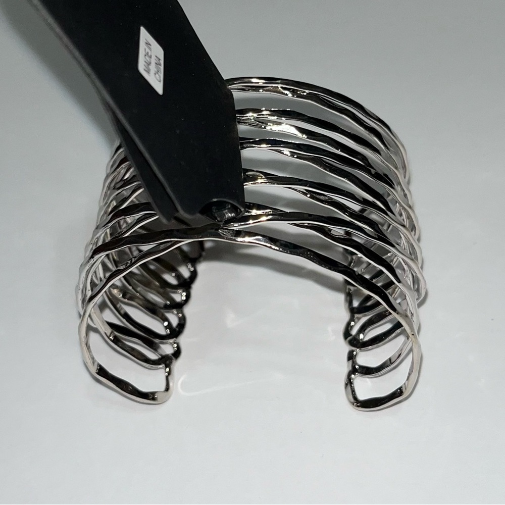 Silver Fashion Statement Cuff Bracelet New without Tag
